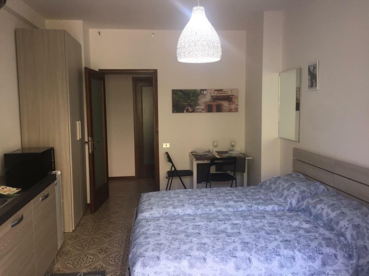 Room Verona Holidays Экстерьер фото
